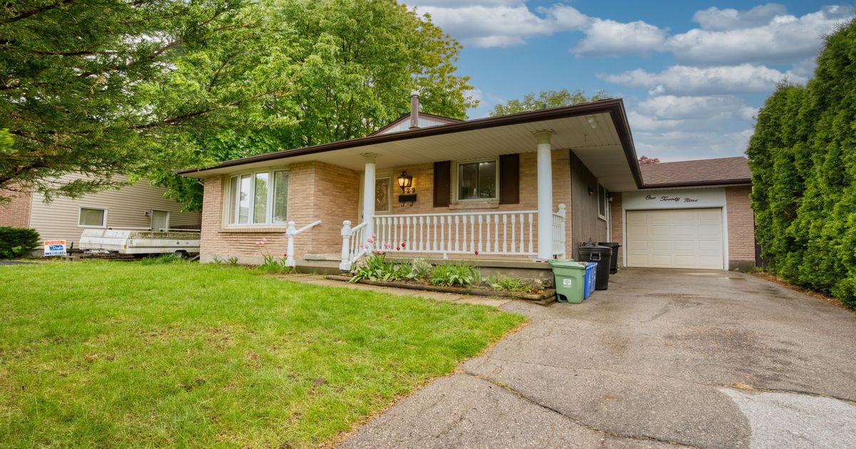 129 Winding Woods Road London North