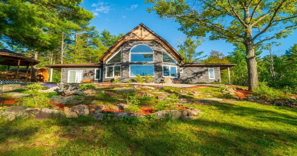 1071 Pine Path Lane North Frontenac