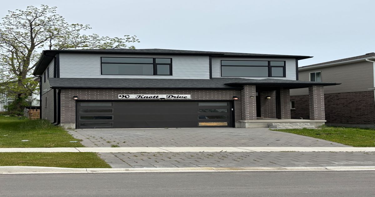90 Knott Drive London South