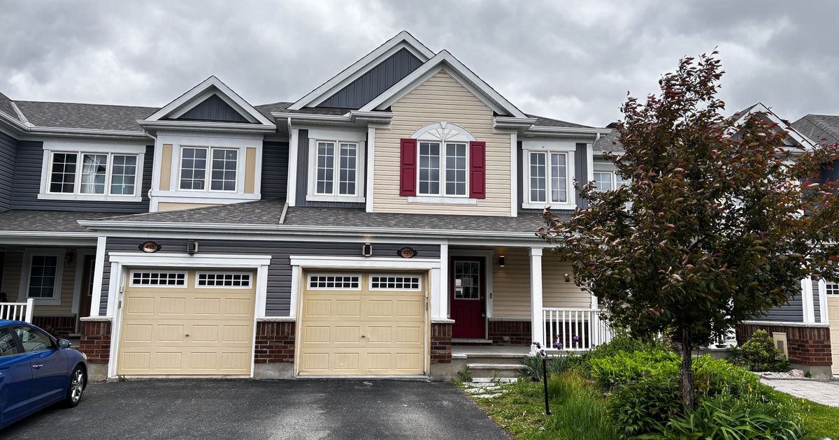 420 Meadowhawk Crescent Barrhaven