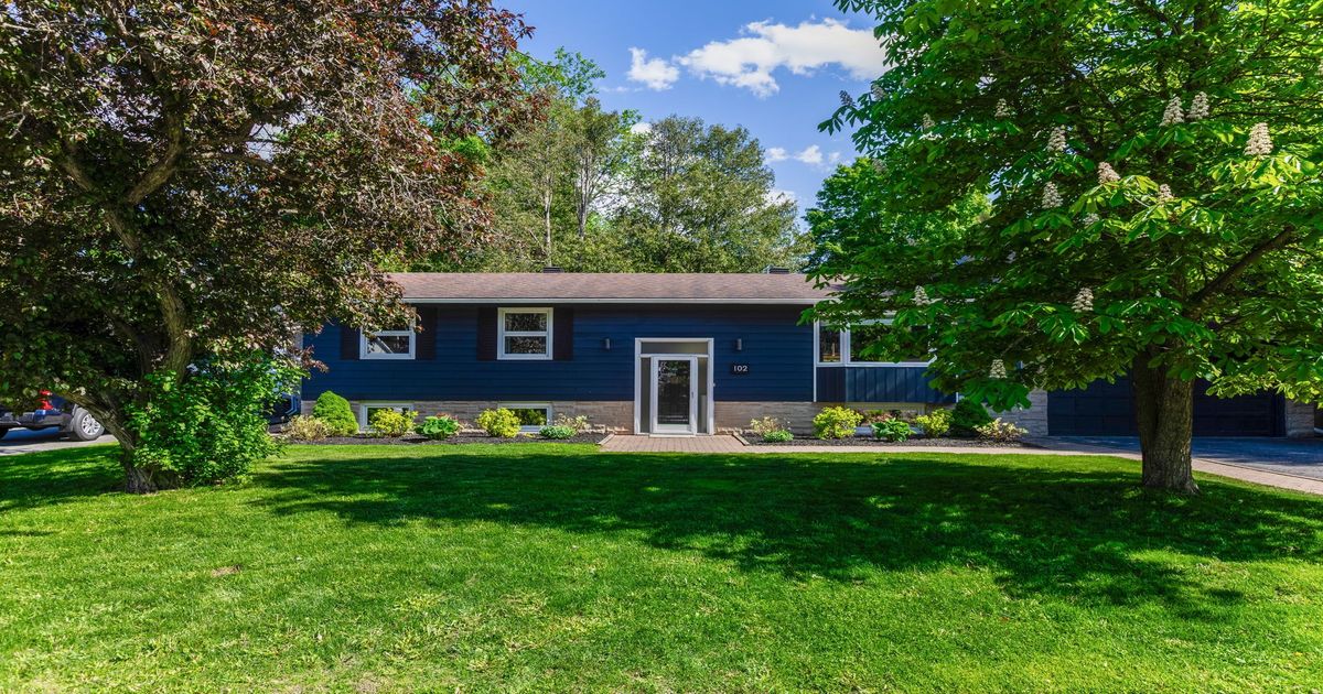 102 Coburn Avenue Kanata