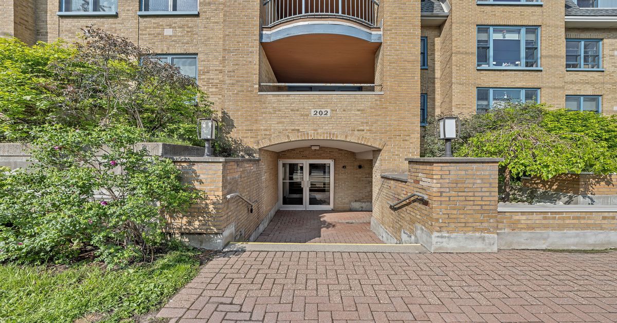 202 Hinchey Avenue West Centre Town
