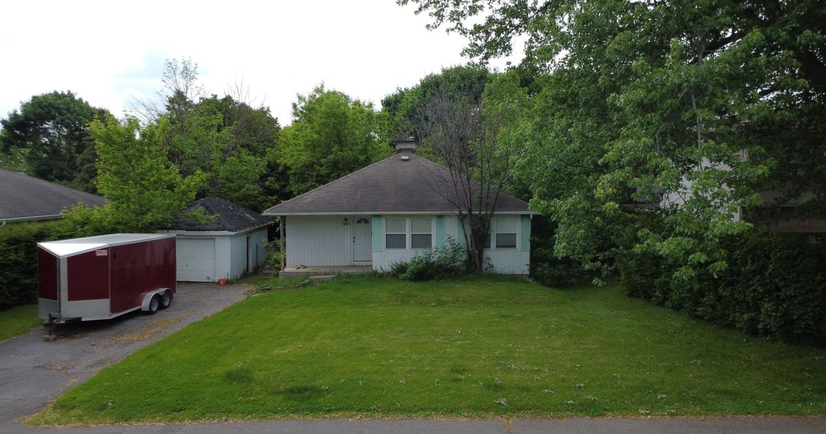 868 Mountainview Avenue Britannia Heights - Queensway Terrace N and Area