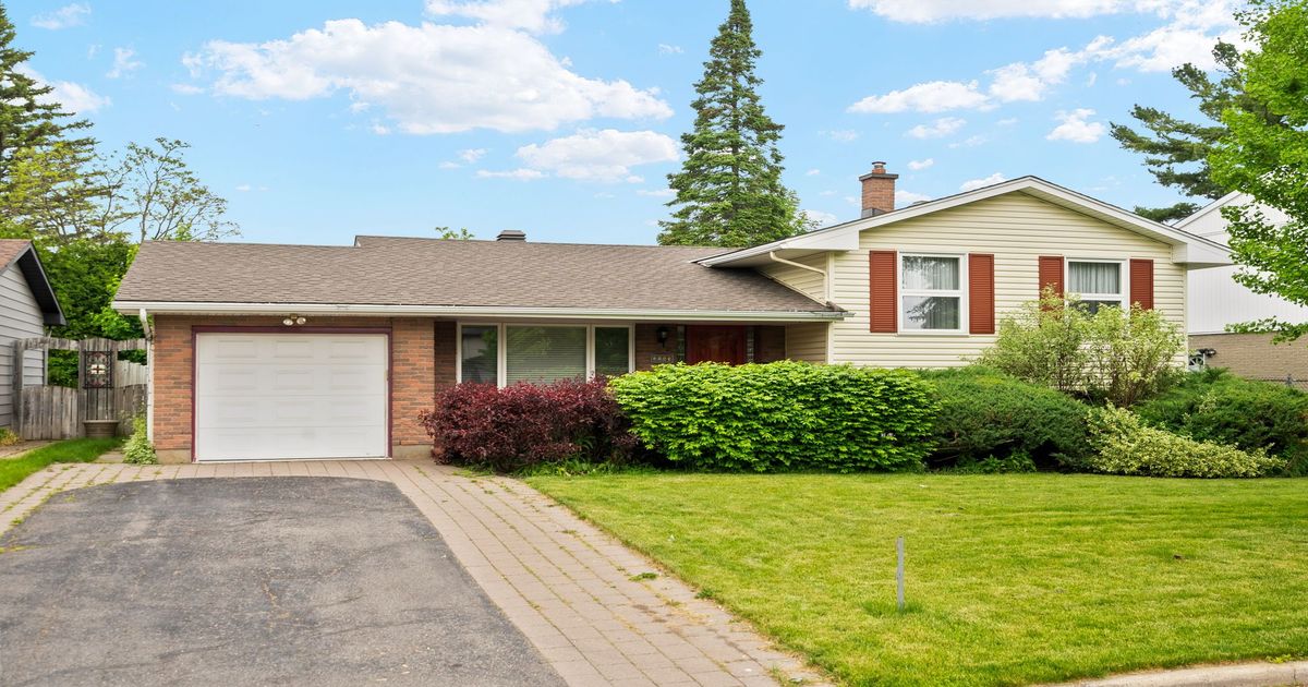 2143 Hubbard Crescent Beacon Hill North - South and Area