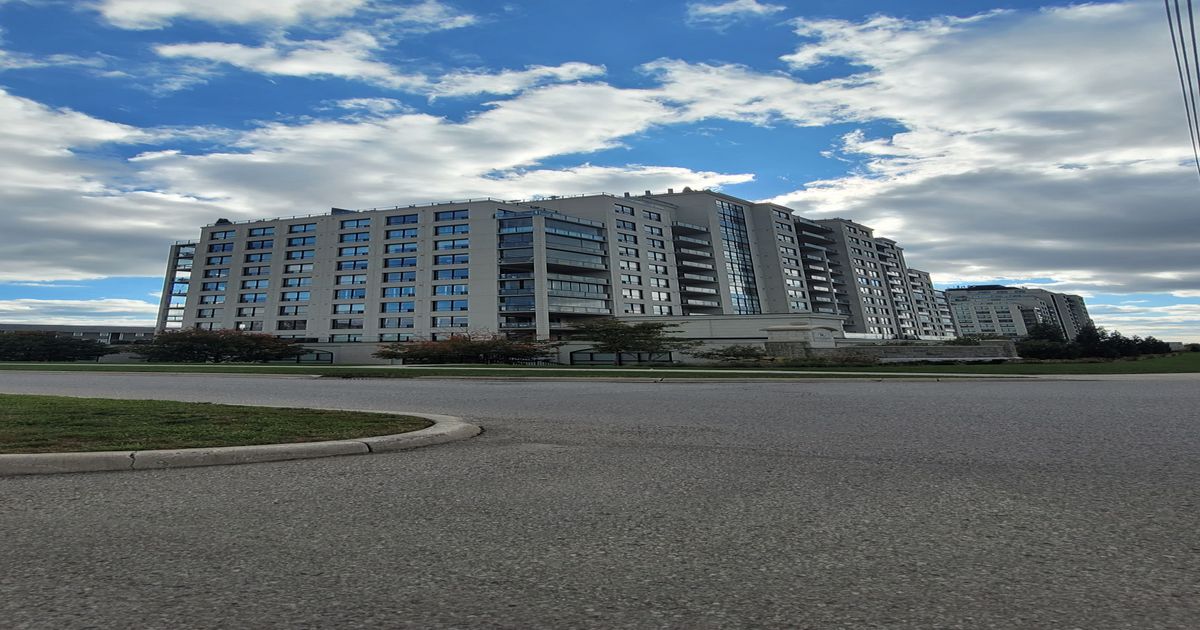 240 VILLAGEWALK Boulevard London North