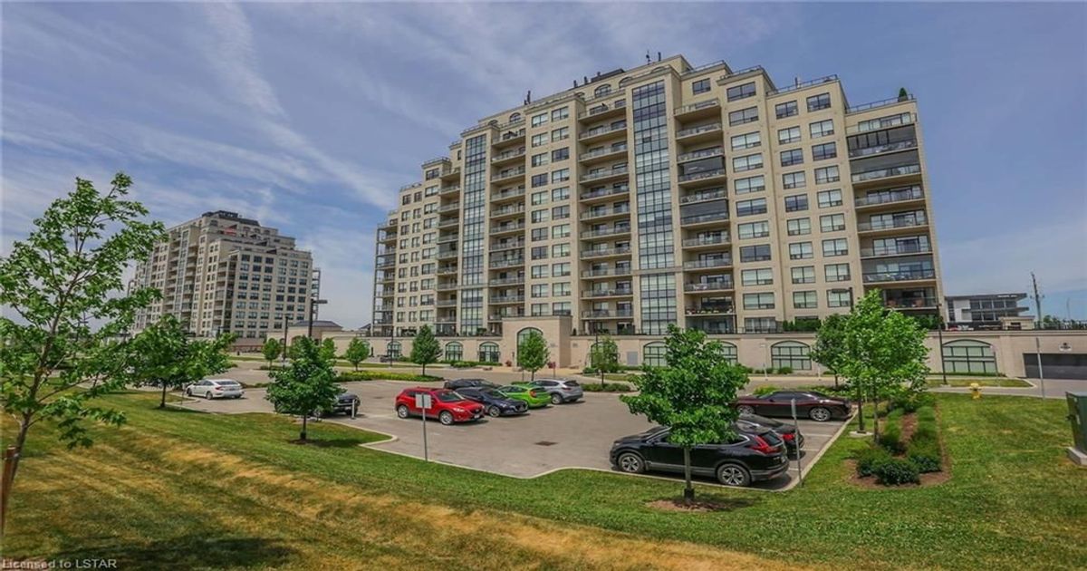 240 Villagewalk Boulevard N London North