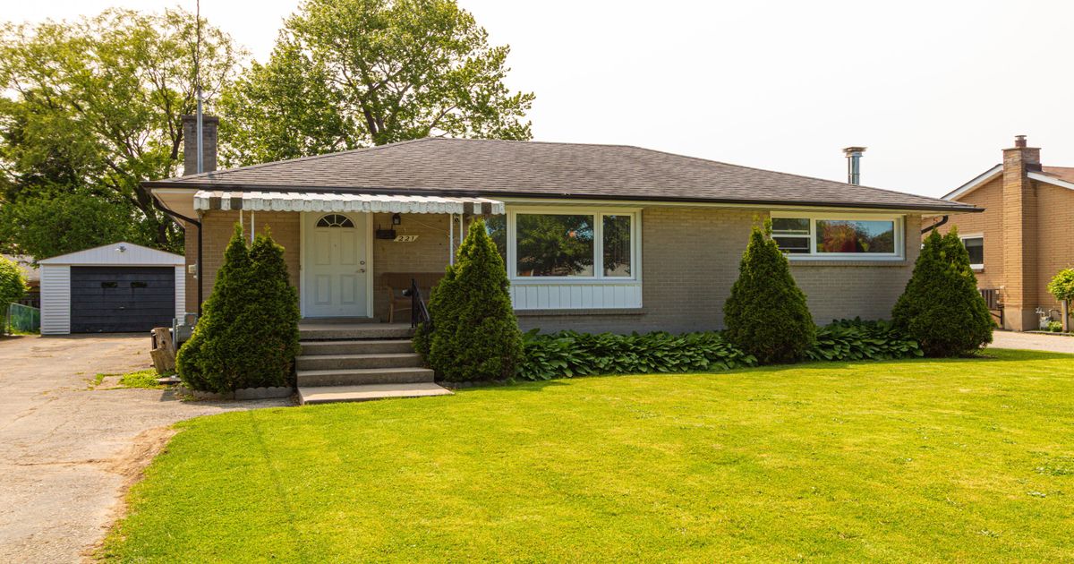 221 STARLIGHT Avenue London East