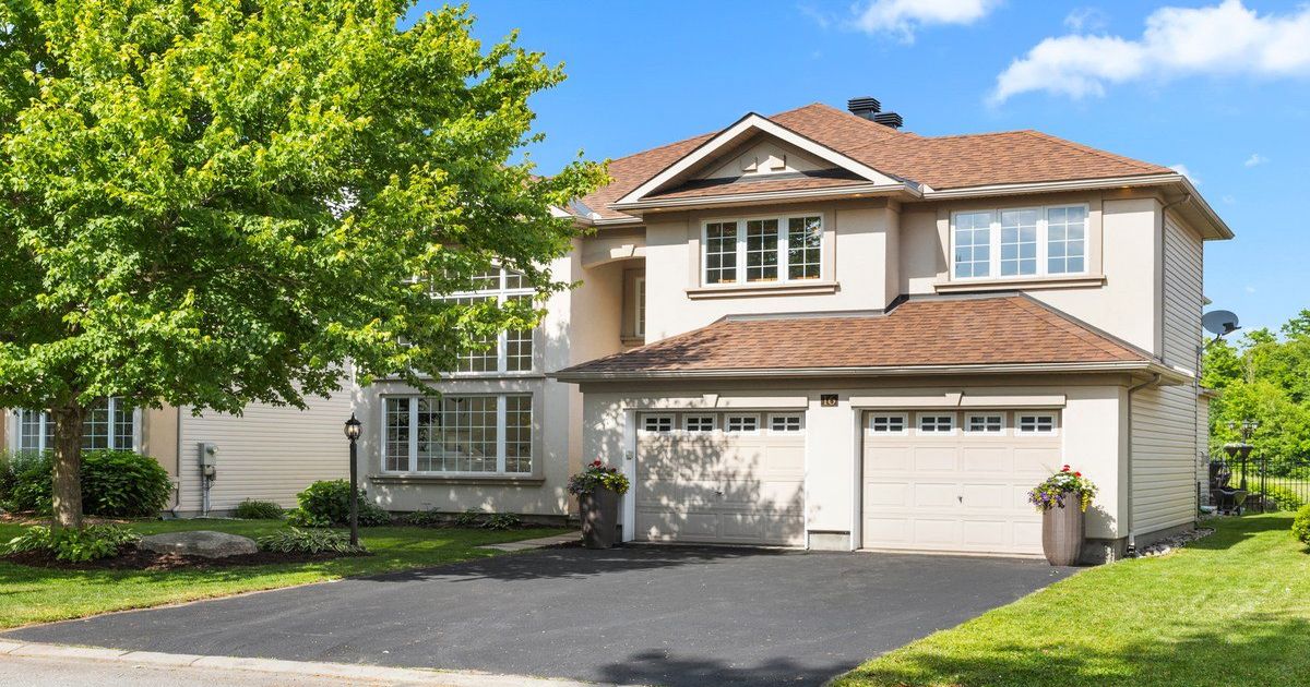 16 Blackshire Circle Barrhaven