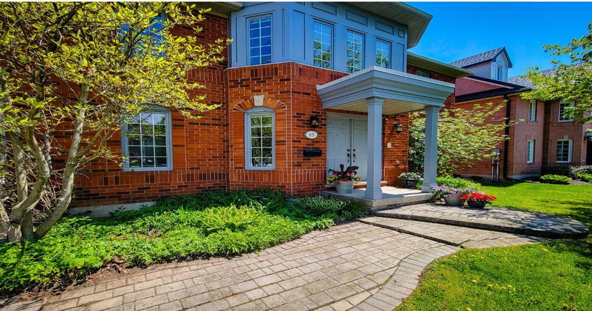 85 Meadowlands Boulevard Hamilton
