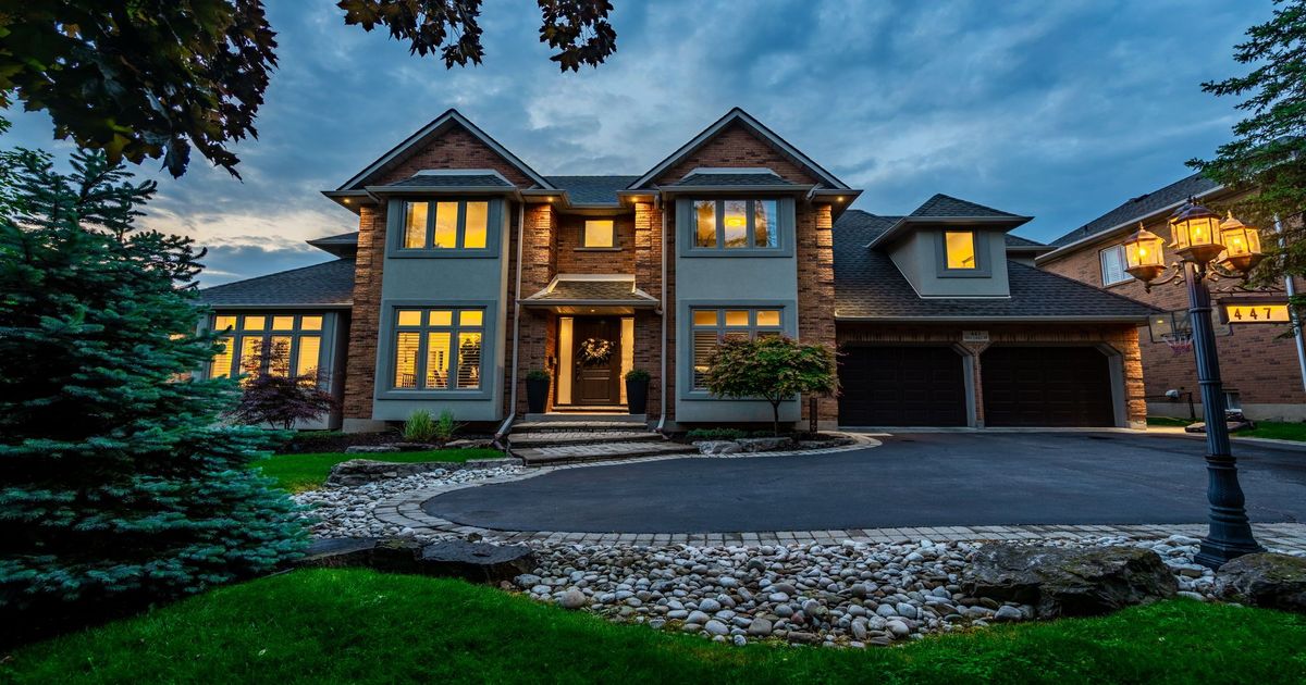 447 GOLF LINKS Road Hamilton