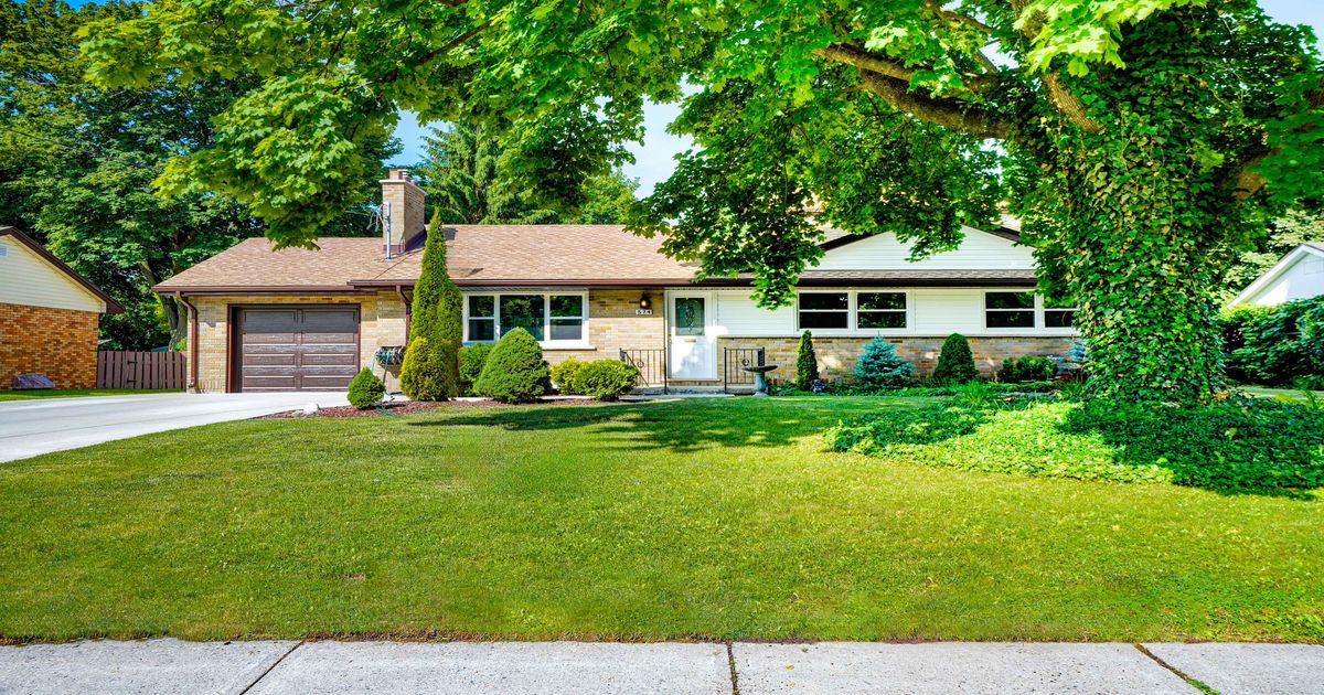 574 Oakridge Drive London North