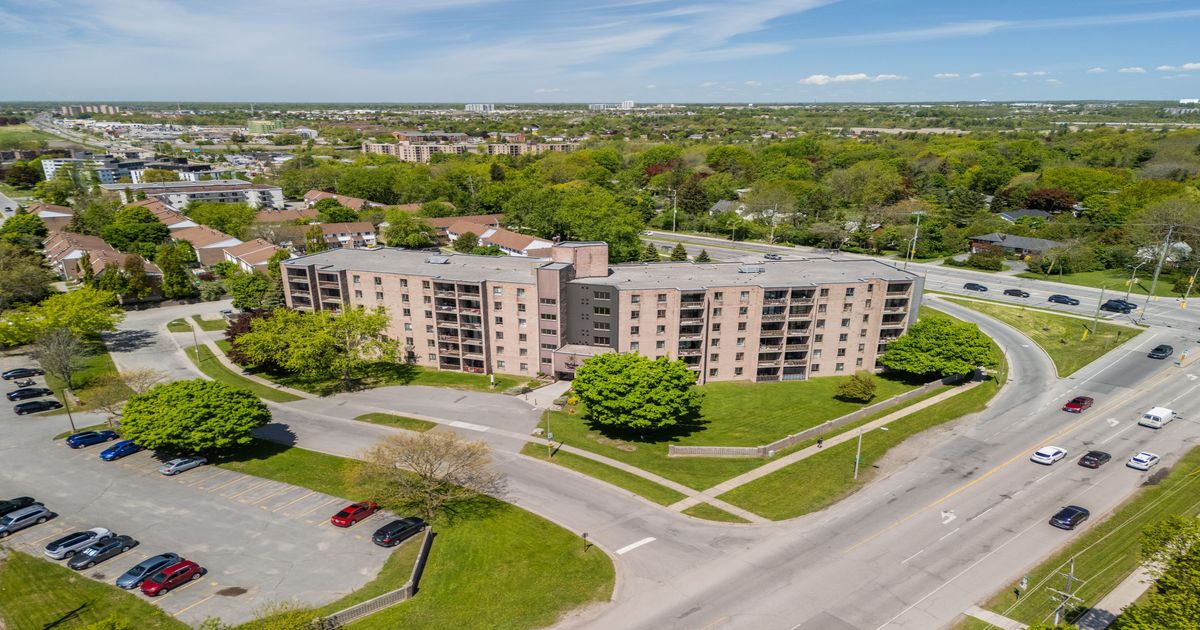17 ELDON HALL Place Kingston