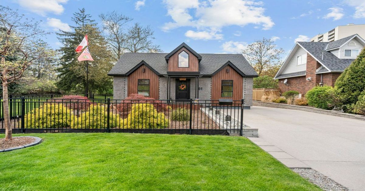 61 Lake Avenue N Hamilton