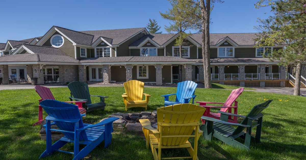 1869 Muskoka 118 Road W Muskoka Lakes