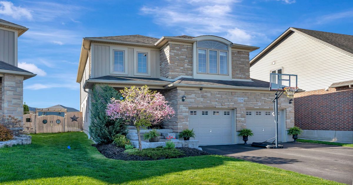 128 Robert Simone Way North Dumfries