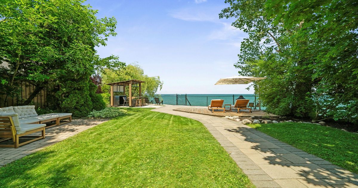 16 Lakeshore Drive Hamilton