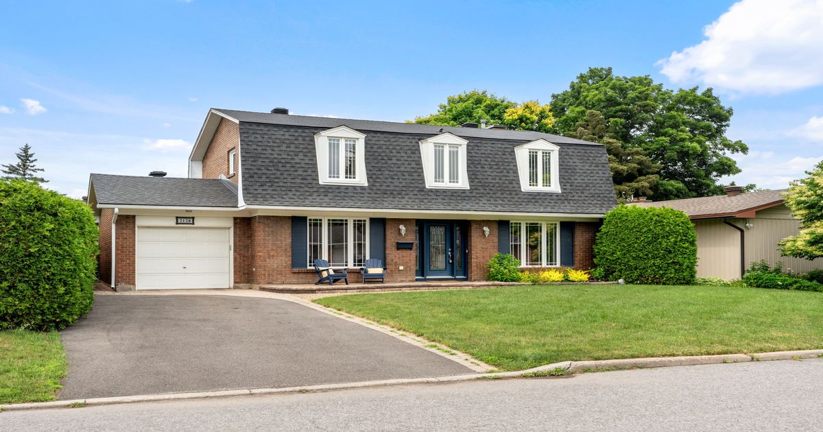2128 Hubbard Crescent Beacon Hill North - South and Area