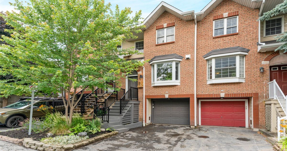 42 Hintonburg Place West Centre Town