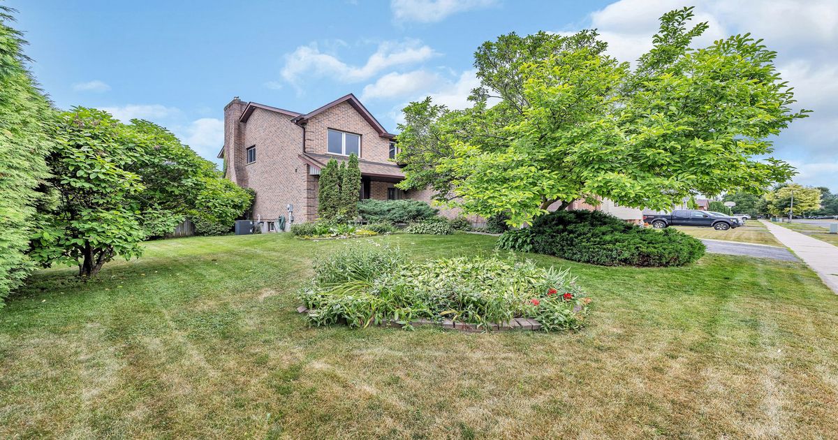1020 Ambleside Crescent S Kingston