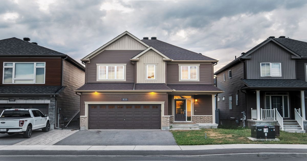 818 Cappamore Drive Barrhaven