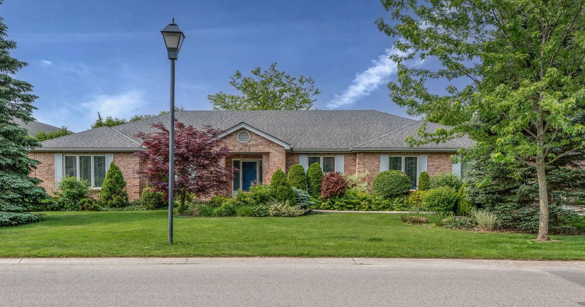 1 Highland Woods Court London South