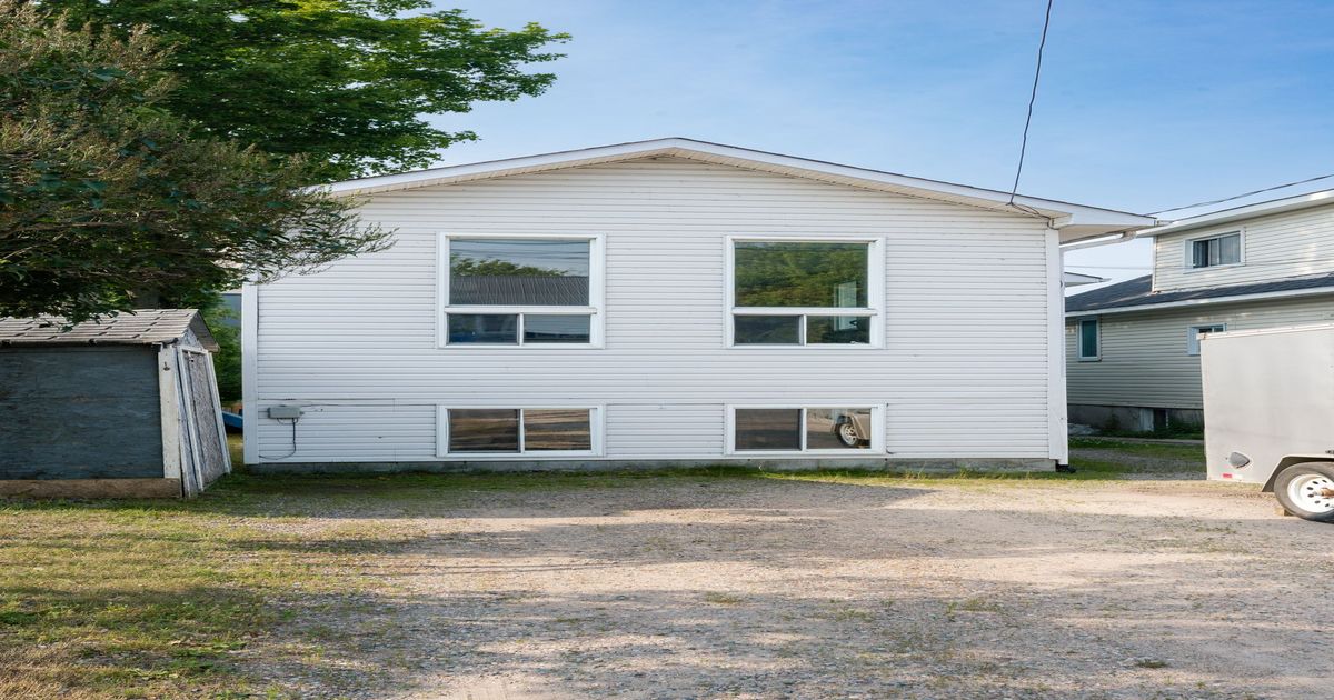 631 Bloem Street North Bay