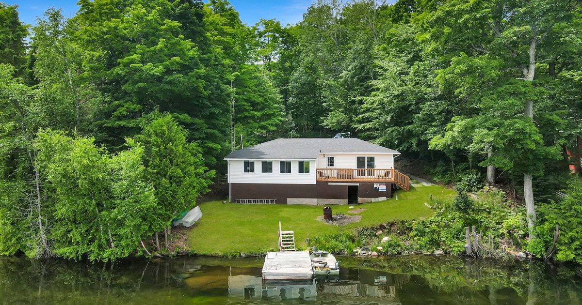 1020 Vinegar Hill Lane Highlands East