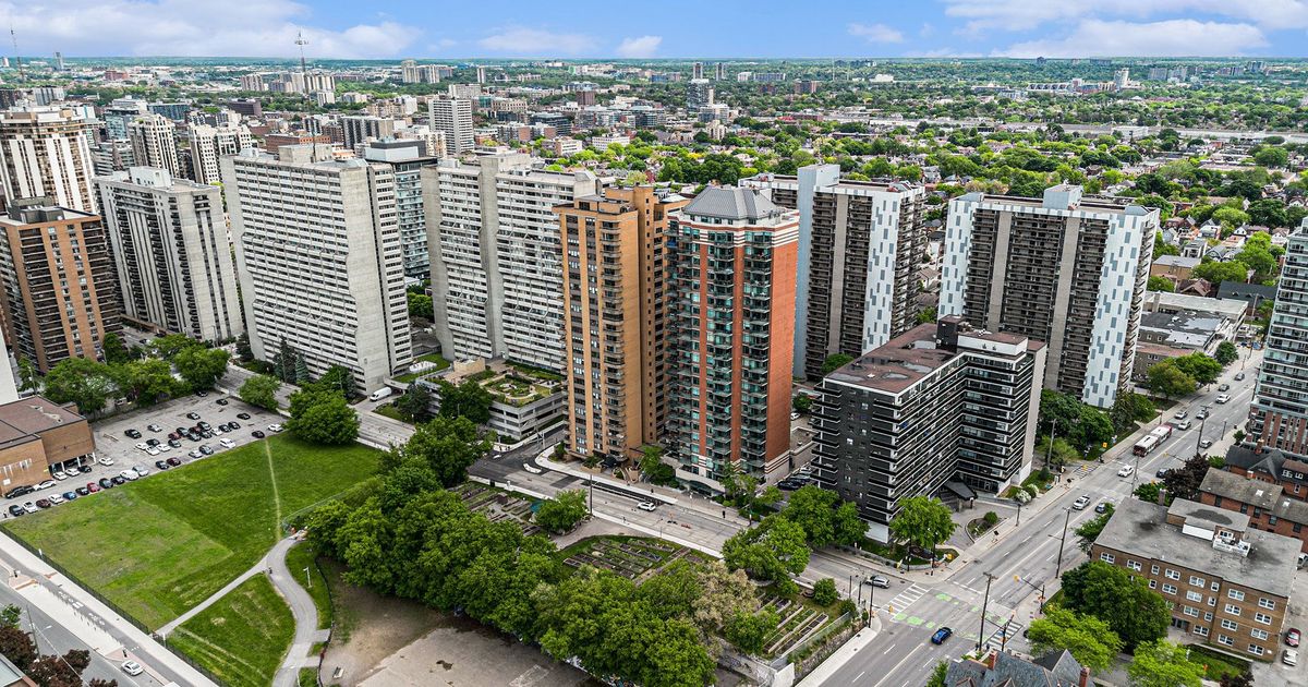 556 Laurier Avenue W Ottawa Centre