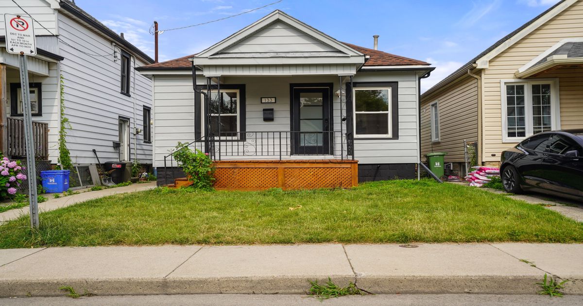 133 Barons Avenue N Hamilton