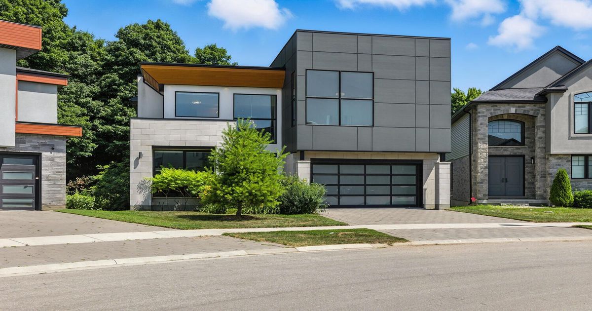 1287 Dyer Crescent London North
