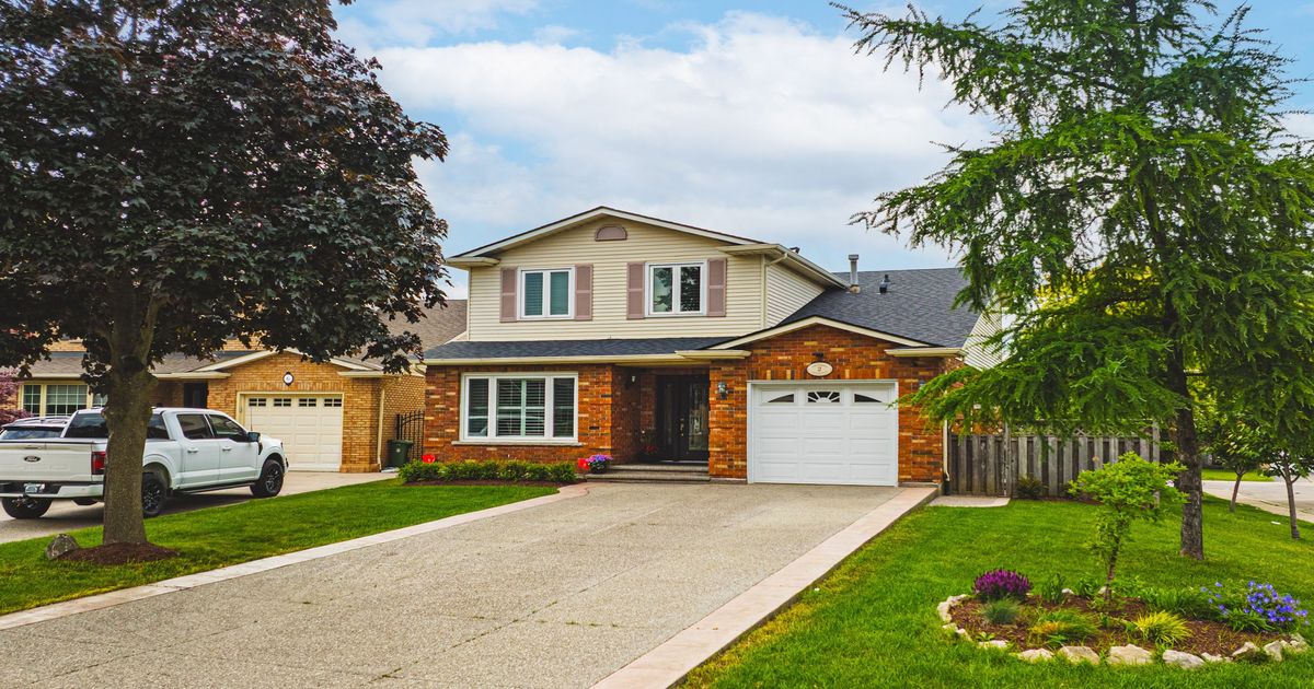 2 Antoinette Court Hamilton
