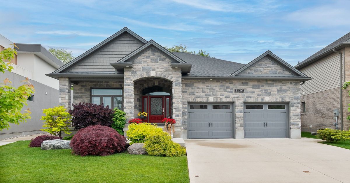 2426 Red Thorne Avenue London South