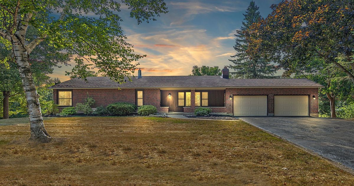 3743 Maple Crest Court Frontenac