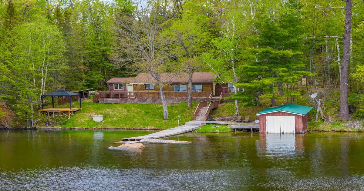 593 Mazinaw Lake N/A Addington Highlands
