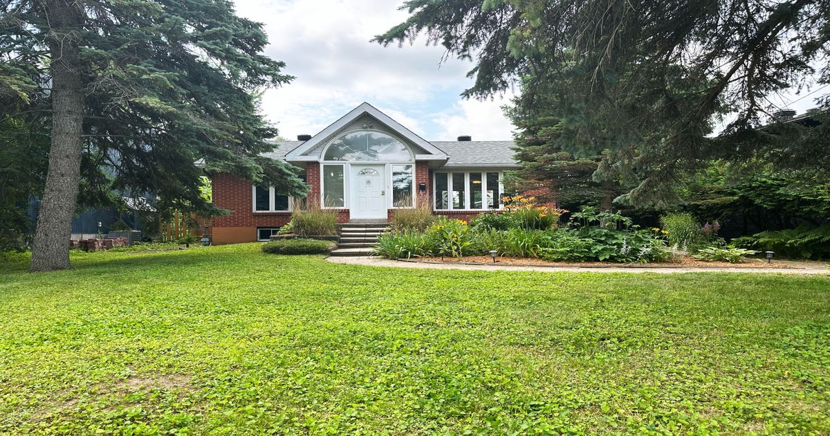 20 Nesbitt Street E Crystal Bay - Rocky Point - Bayshore