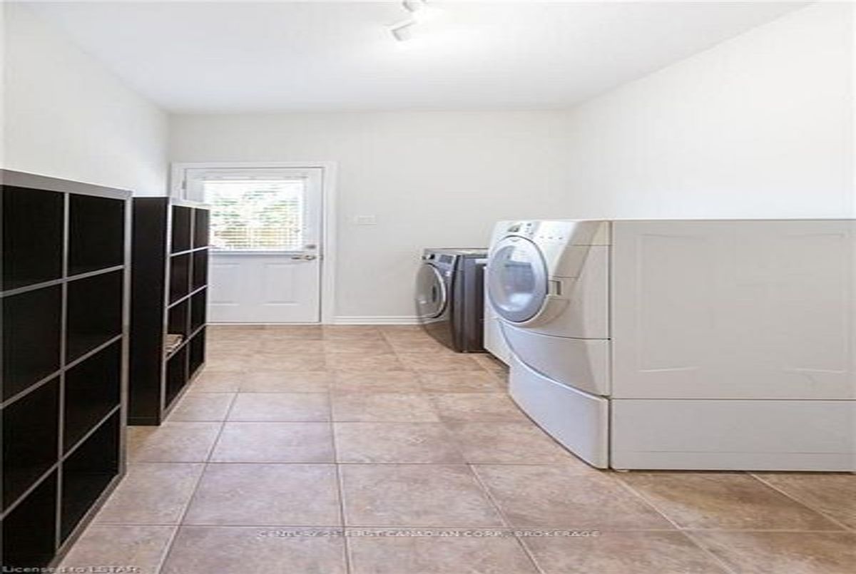 2016 Beaverbrook Avenue London North 2016 Beaverbrook Avenue London North