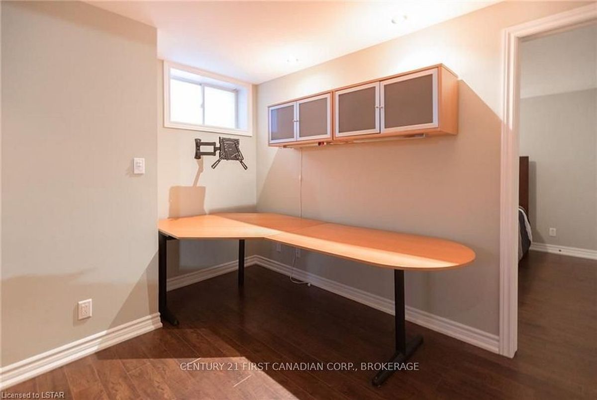 2016 Beaverbrook Avenue London North 2016 Beaverbrook Avenue London North