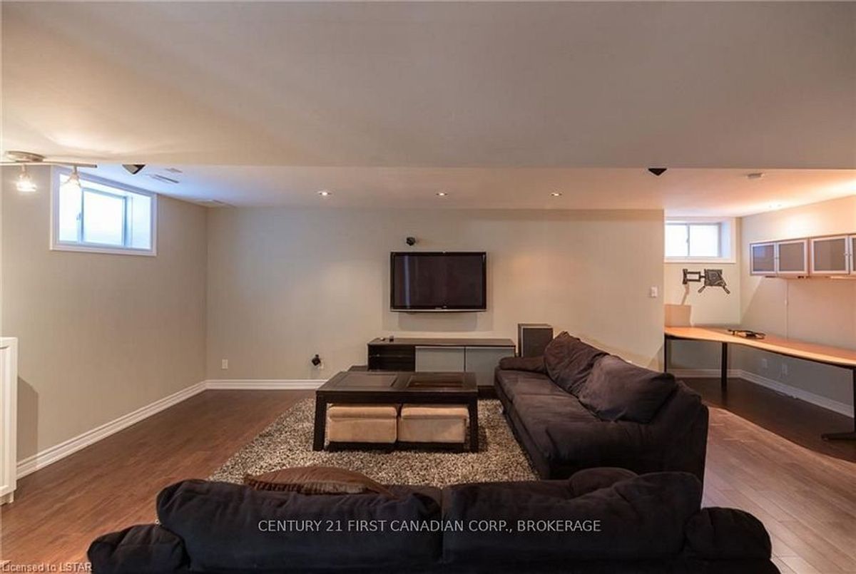 2016 Beaverbrook Avenue London North 2016 Beaverbrook Avenue London North