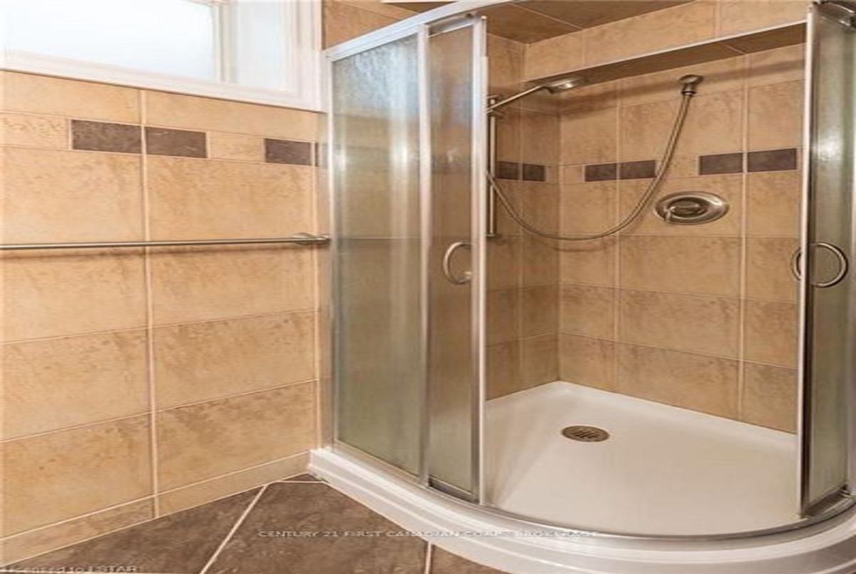 2016 Beaverbrook Avenue London North 2016 Beaverbrook Avenue London North