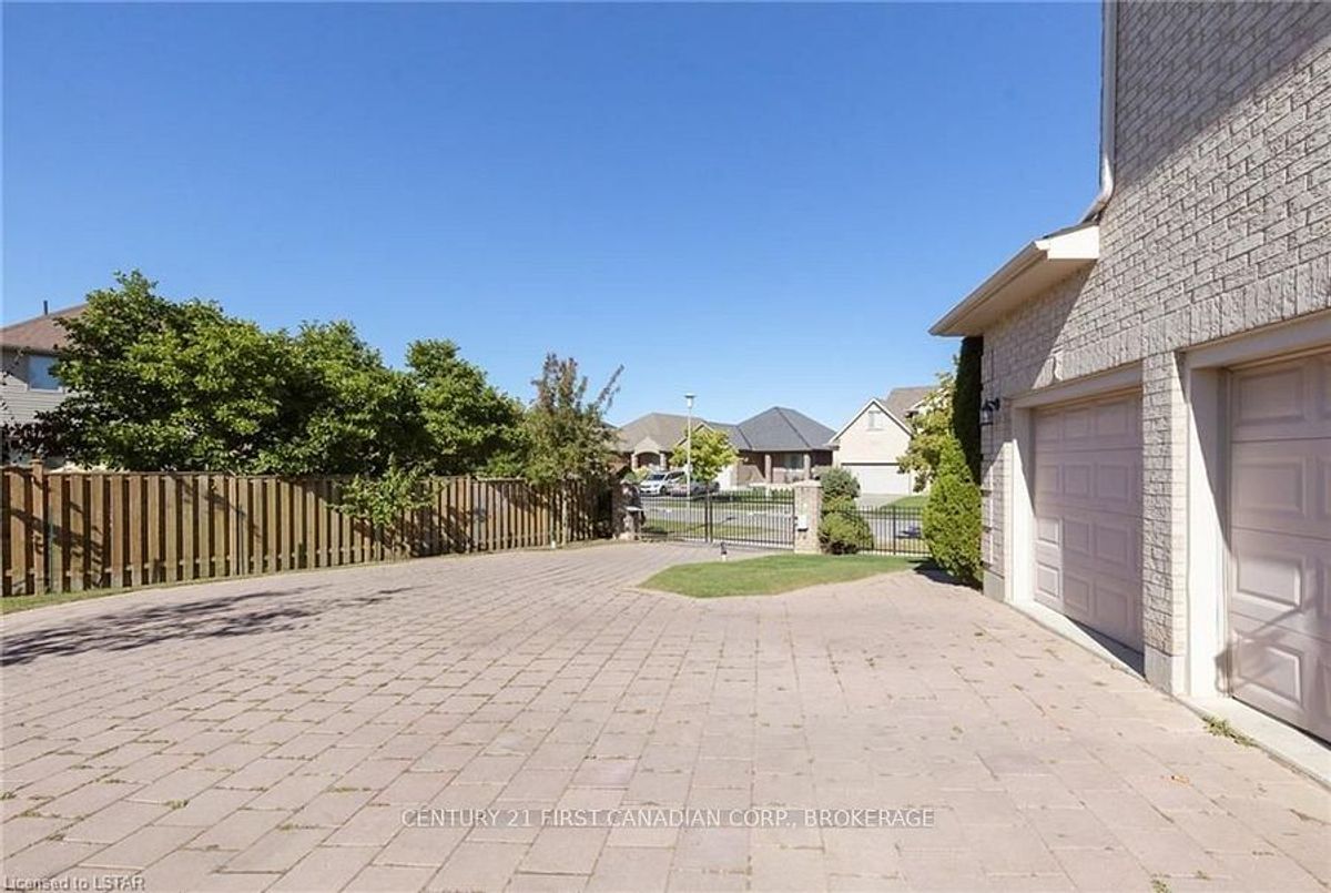 2016 Beaverbrook Avenue London North 2016 Beaverbrook Avenue London North