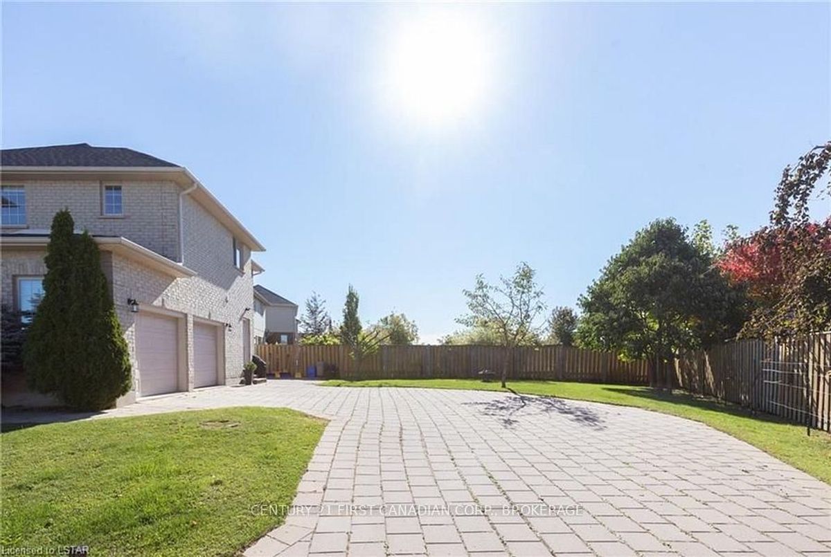 2016 Beaverbrook Avenue London North 2016 Beaverbrook Avenue London North