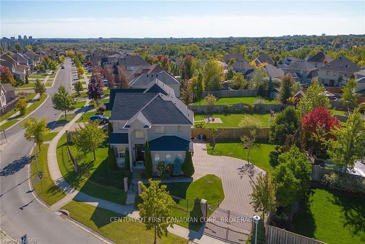 2016 Beaverbrook Avenue London North 2016 Beaverbrook Avenue London North