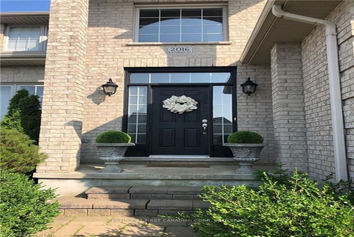 2016 Beaverbrook Avenue London North 2016 Beaverbrook Avenue London North