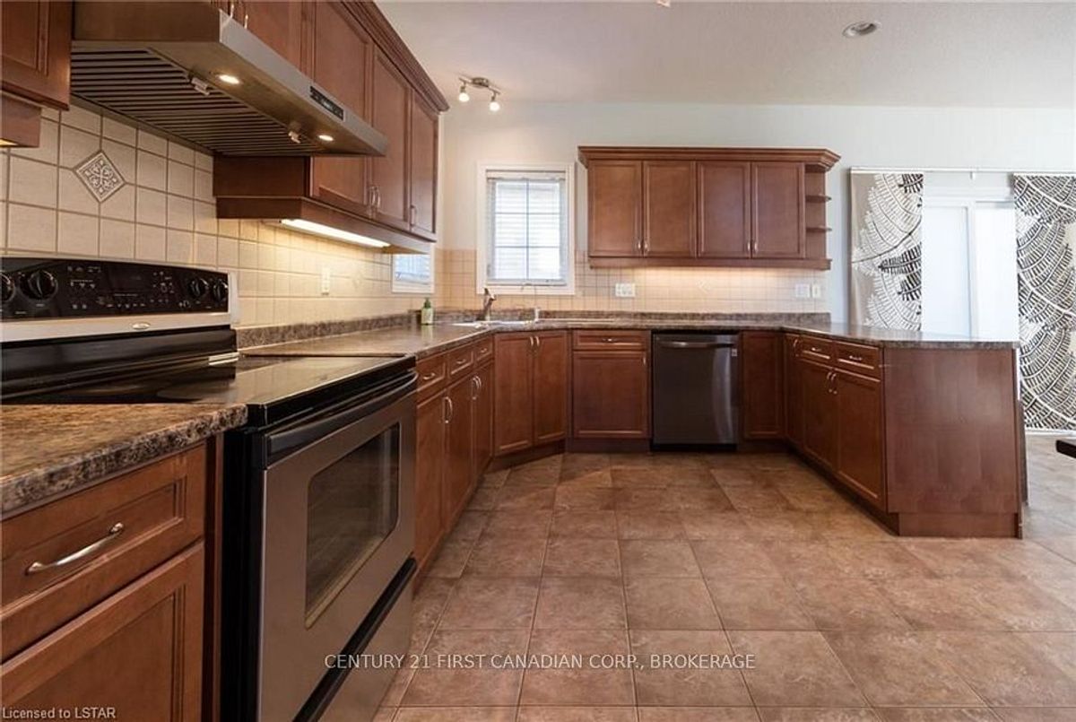 2016 Beaverbrook Avenue London North 2016 Beaverbrook Avenue London North