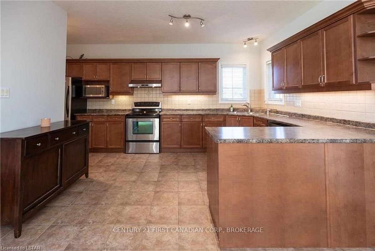 2016 Beaverbrook Avenue London North 2016 Beaverbrook Avenue London North