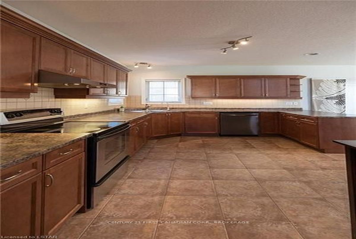 2016 Beaverbrook Avenue London North 2016 Beaverbrook Avenue London North