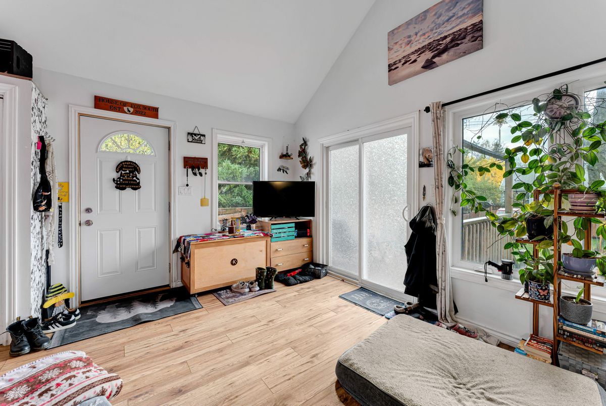 336 Elliott Avenue Kingston 336 Elliott Avenue Kingston