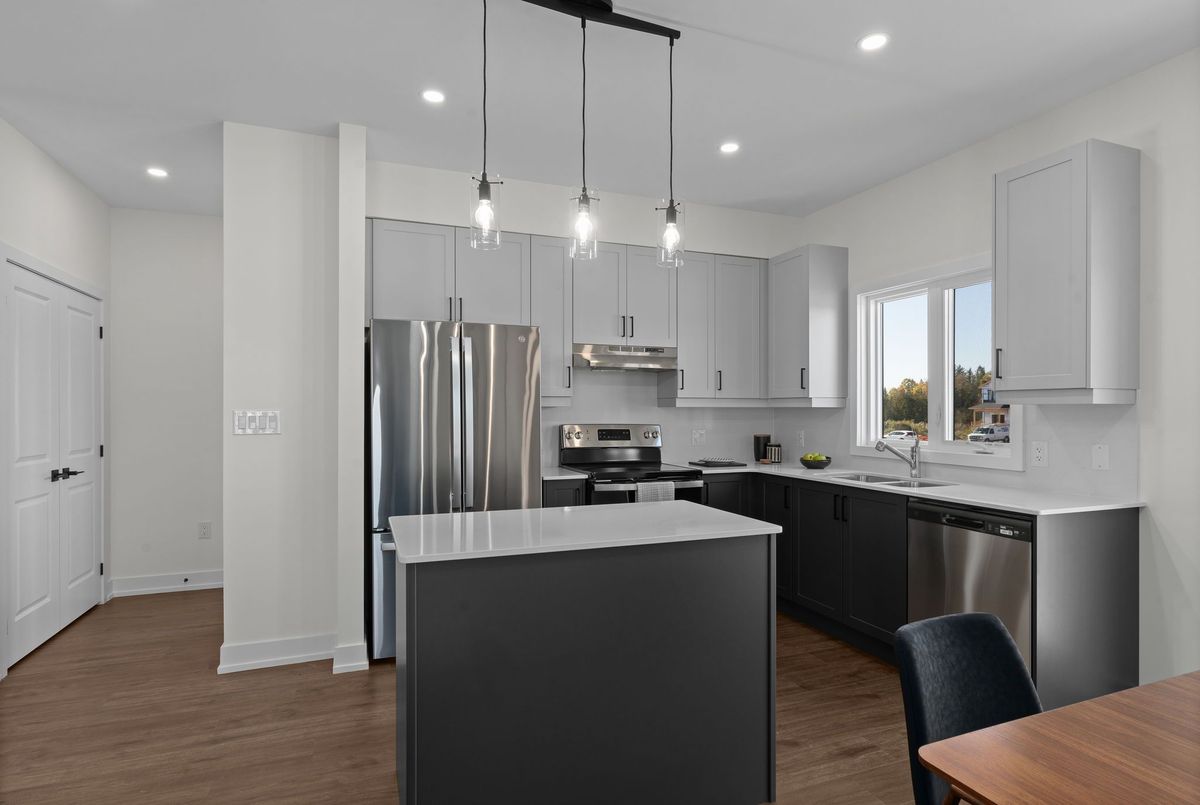 112 Creighton Drive Loyalist 112 Creighton Drive Loyalist