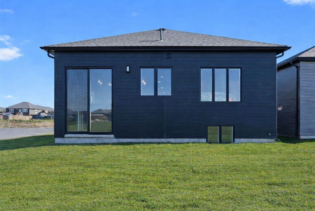 112 Creighton Drive Loyalist 112 Creighton Drive Loyalist