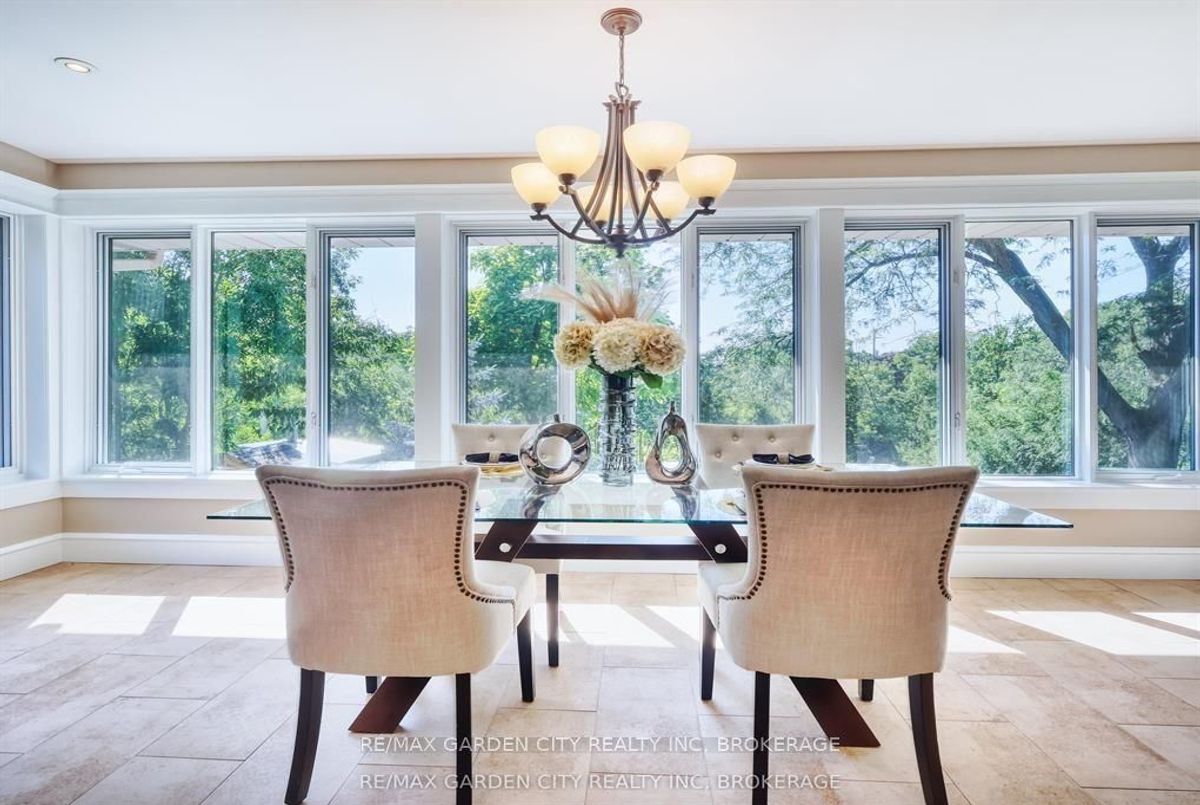 28 MARSDALE Drive St. Catharines 28 MARSDALE Drive St. Catharines